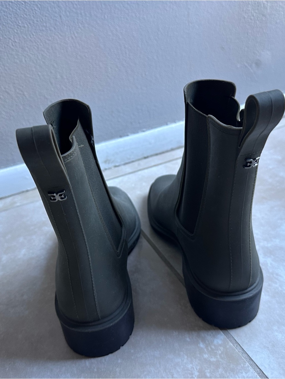 Sam Edelman Dark Green Waterproof Chelsea Rain Boots Women’s Size 9 Olive Matte